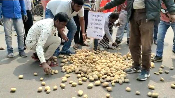 *Leftists protested by throwing potatoes on the road and blocking the state highway*